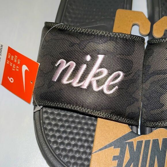 𝅺Nike Women’s Benassi Slides In Camo - Picture 4 of 5